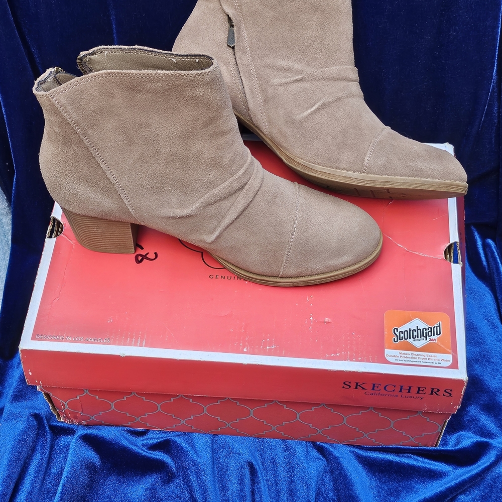 Skechers Women's Tan Ankle Boots